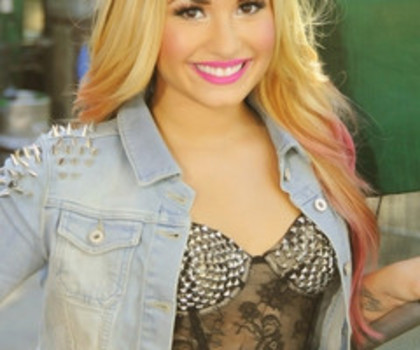 tumblr_mdiewvkePd1qe4mw5o1_400_thumb - Demi Lovato
