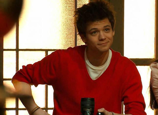 529975_329376793823606_653088019_n - Raphael Tudor