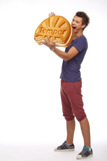 536384_113800522109958_863079454_n - Raphael Tudor