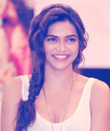 181800_400967159979731_337626745_n - Poze cu Deepika Padukone pe care le ador