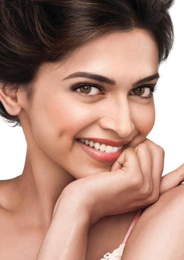 749_398591303550650_2036356693_n - Poze cu Deepika Padukone pe care le ador