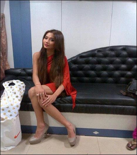 282828_394475137300619_2130054767_n