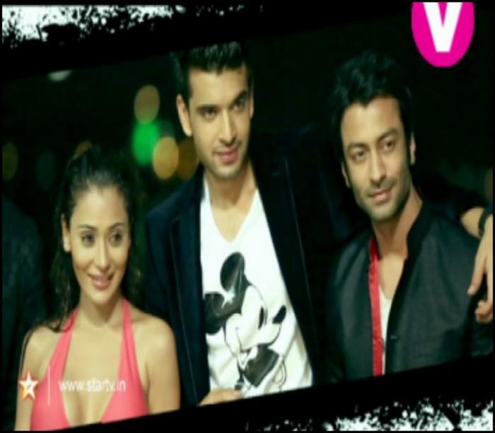 532372_394865807261552_1225131460_n - SARA KHAN NEW PIC 5