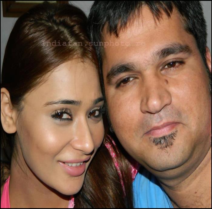 561161_390736314341168_1899212465_n