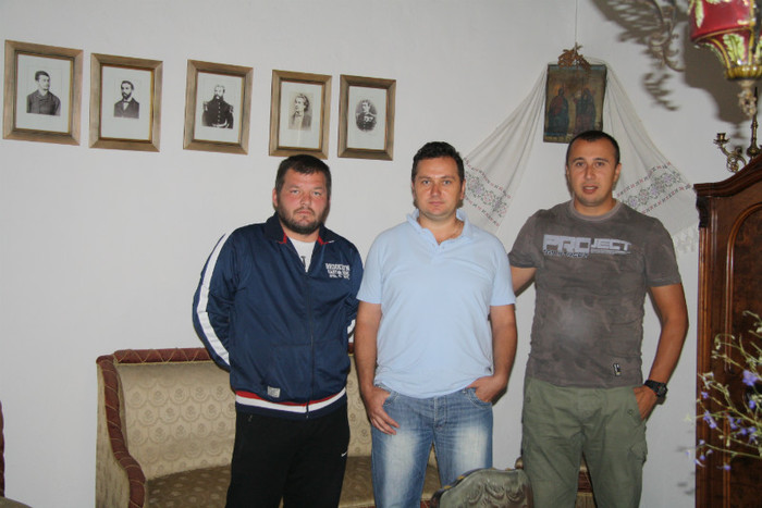 Impreuna cu Narcis Pavelescu si Pughiuc Cristian - In vizita la colegi Columbofili