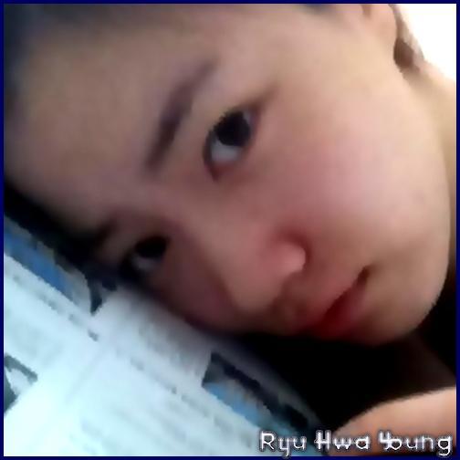 ~ Oppa.. eu tanjesc dupa tine.. dar tu.. nici nu ma vezi.. ce sa mai cred?.`imi cer scuze`..:(. - Oo Hwa I Room Oo
