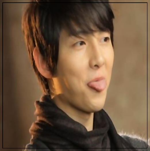 ;- Nu sunt ale mele..:p.|se trantanteste pe fotoliu| sunt a le lui Joell.:o3