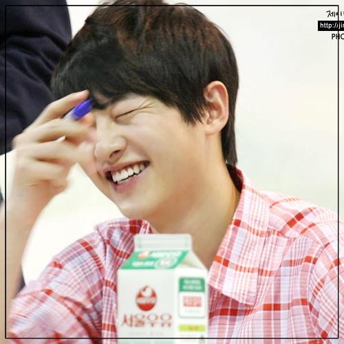 ;- Hai ca nu esi greaa :)) .. |jucanduse cu ea|..:>