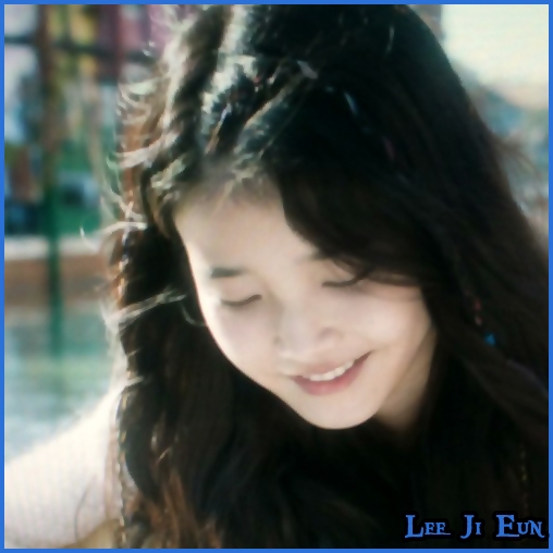 ☻ ..|scoate globurile din cutie| ..Mm..:-?.. Avem rosii.. albastre.. albe.. :-? ..