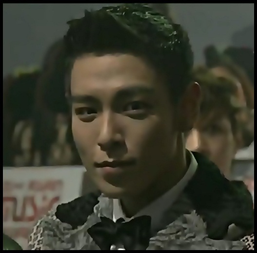 ..~.. asa..IU..unde punem bradul? :-? hellow Yesung..