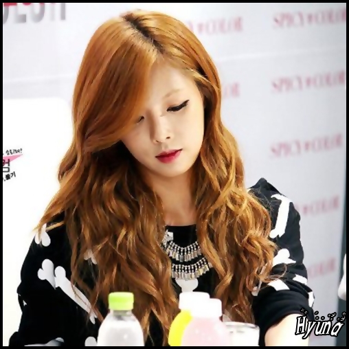 ^.^ DOAMNE.. E nebuna.. sunati la politie.. faceti ceva... :|