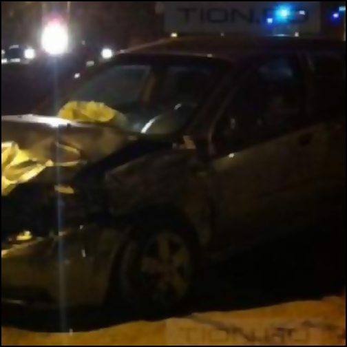 ..-..|intra cu masina intr-un stalp|..-..