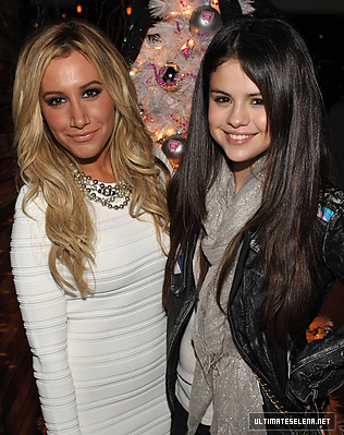 normal_12~34 - xX_With Ashley Tisdale at the Blondie Girl Productions holiday party