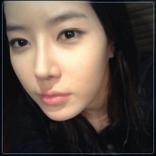 • |ii trage pe Joon spre ea;isi pune mainile in jurul gatului sau| Nuu.. iubire..deloc.;;)..|il lasa