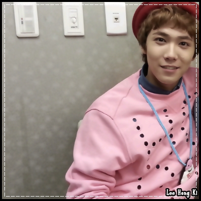 >> DAR E AICI!! [intra tinandu`l dupa gat]..TADA!!