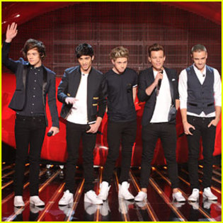 one-direction-x-factor-kiss-you - 1D kiss you  x factor SUA si UK