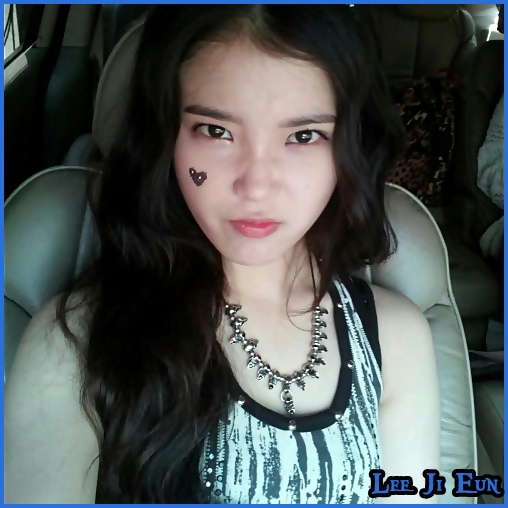 ☻ ..Serios? :| ..[uitandu`se la Joon].. Da, sigur.. :| ..Hya..glumesti..no?:))