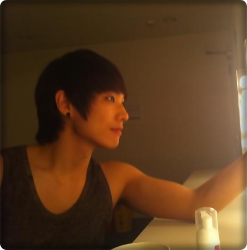 - Nu il cunosti pe Kwangmin din boyfriend ? :)) Ala nebunu :)) !!