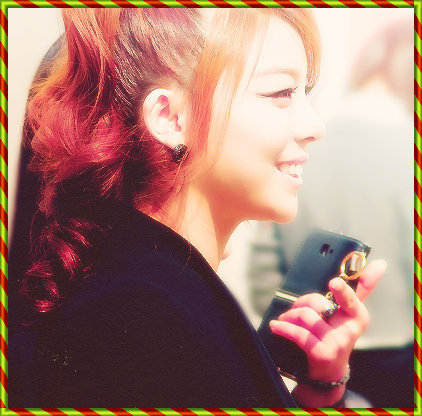 →Nu, facem ,,party,, :)) Aaa...atunci :)) . se ridica|se pune inapoi pe canapea . Sa nu te aud :))