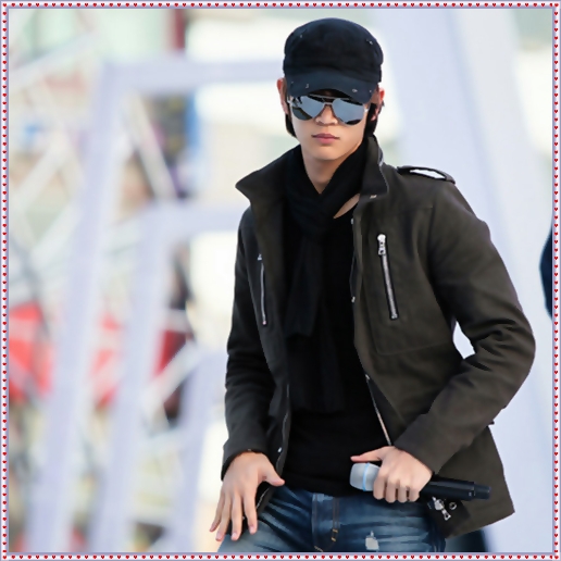 @. |intra| ..Brr.. e atat de frig.. woo.. la ora asta sunteti prezenti?.. :|