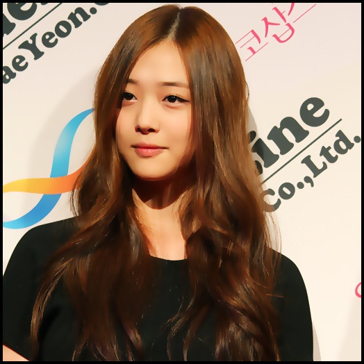 - Hello celalalt MinHo :)) Woo,ti-a spus`o Yesu`le :)) :-"