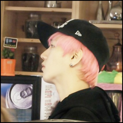 - Da nu mai bine te vopsesti de pe acum? 8-|..MinHo vino aici :D