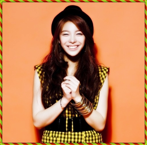 →Hehe...am nimerit bine :> Ehh...Sulli...l-ai intimidat :-" Nu mai stie ce sa spuna :)) Lasa-l se se; gandeasca :))
