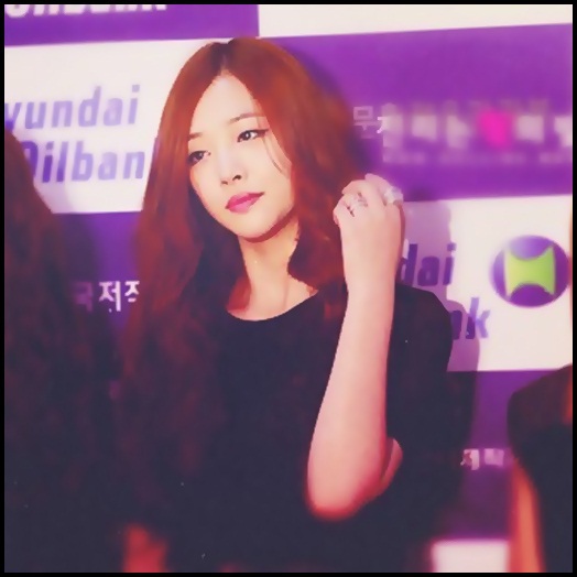 - Shht..Poate il trezesti..[aratand spre oppa] Buna :-h[brb..]