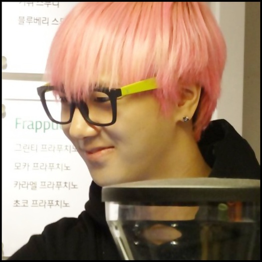 - :o3..ce pufosenie :x..Al cui e?