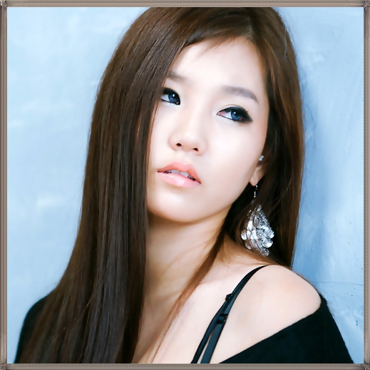 <~> ..|I.P; se uita la usa| ..Hai mwa.. care intra.. ii dau.. ceva.. :-? ..ce sa`i dau?:))