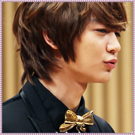 @. ..Sulli.. Daca as fi un ciudat.. nu as avea fani.. si nu as fi idol.. dar ce sa stie o..