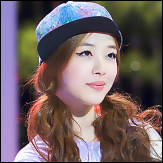 - Daca as fii o tanca de gradinita..N-as mai avea mai multi fani ca tine..:P