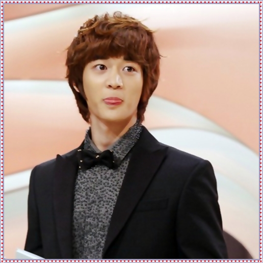 @. La tine.. :-j ..te`ai uitat in oglinda dimineata? ..Sau.. ai uitat sa te dai cu glet? ..:-?