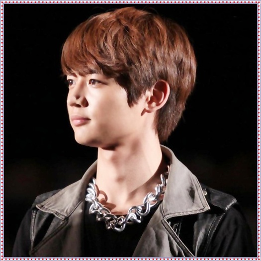 @. ..8-| ..Si daca locuiesti aici.. ce? ..Crezi k ma.. impresioneaza chestia asta? ..