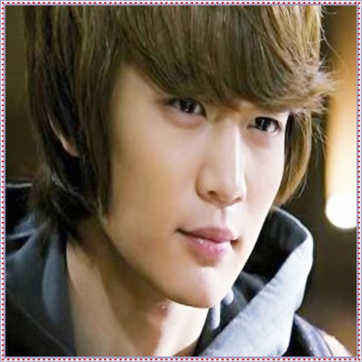 @. Zambetul tau fals..:-j.. ok Tae.. Vin. Bye Bree.. k doar.. esti batrana..:p. [pleaca]