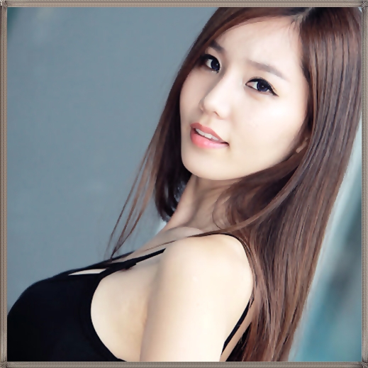 <~> ..:) ..Mersi.:) ..ce.. e.. aici? ..:))[uitandu`se la plasuta] ..;;)