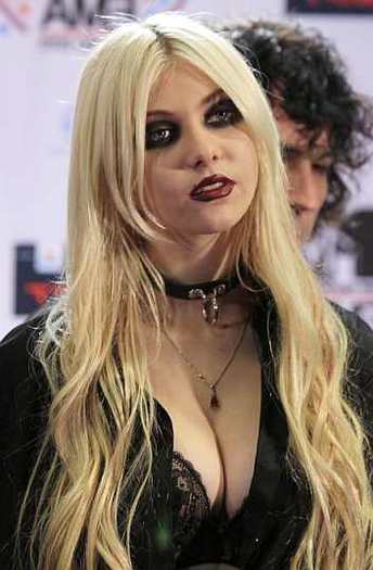 Taylor Momsen s-a nascut pe 26 Iulie 1993