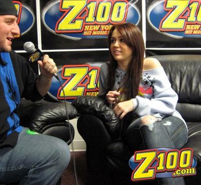 normal_1 (1) - Talking to JJ at Z100 New York Backstage on Tour 2009