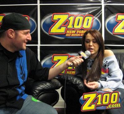 normal_8 - Talking to JJ at Z100 New York Backstage on Tour 2009