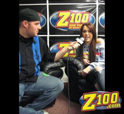 normal_11 - Talking to JJ at Z100 New York Backstage on Tour 2009