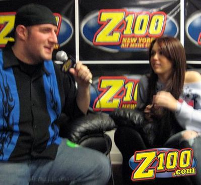 normal_19 - Talking to JJ at Z100 New York Backstage on Tour 2009