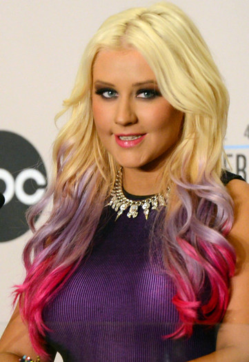 christina-aguilera-ping-hair - christina aguliera