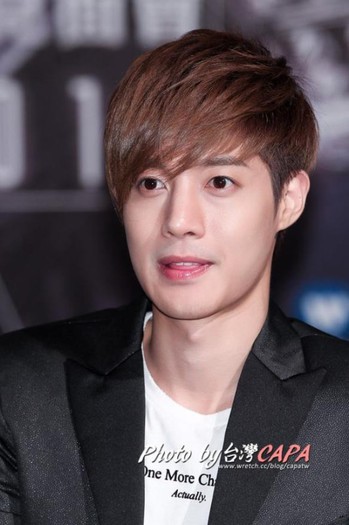 IL IUBESC.. UN SCUMP - KIMHYUNJOONG