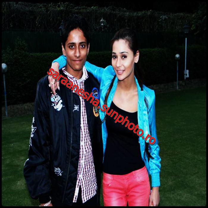 12 - sara khan21