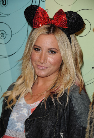 0002 - ASHLEY TISDALE LA HATTIER TEA PARTY