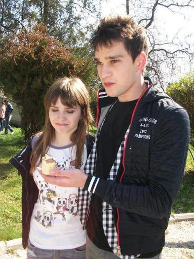 384624_394204027293321_508100579_n - xxCristina si Vladxx