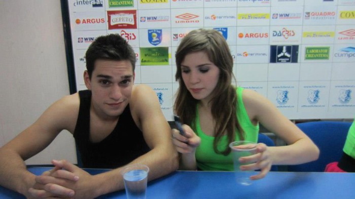 393149_476988622343320_443985338_n - xxCristina si Vladxx