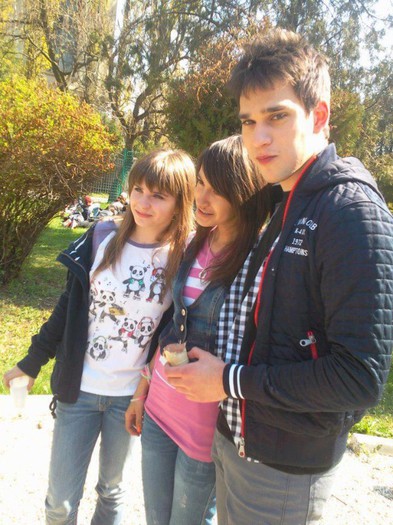428935_387715094608881_538700062_n - xxCristina si Vladxx