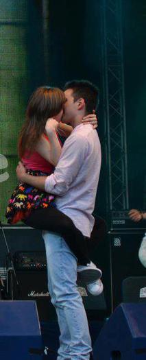 526490_394204007293323_544468386_n - xxCristina si Vladxx
