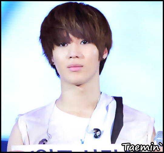 x. hăă? :| stai așa..că nu înțeleg..ce ți-a dat Onew? :|